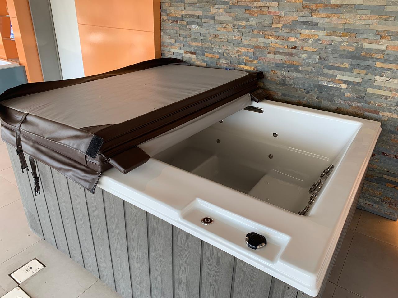 SPA Hidromasajes Caribe 1: Para 3 a 4 personas con 28 jets