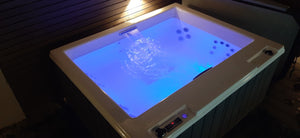 SPA Hidromasajes Caribe 1: Para 3 a 4 personas con 28 jets