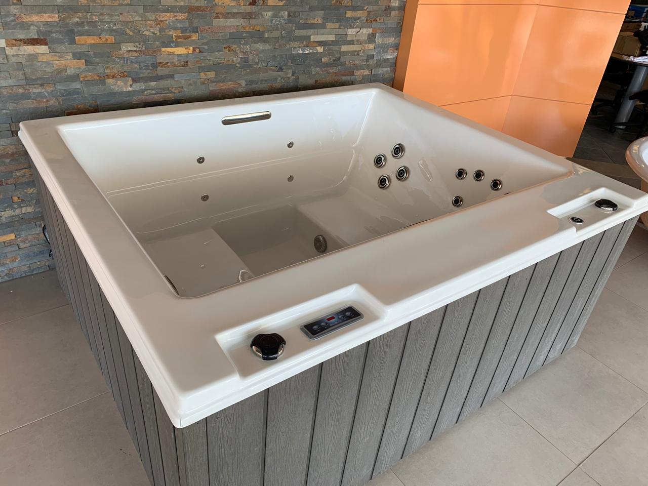 SPA Hidromasajes Caribe 1: Para 3 a 4 personas con 28 jets
