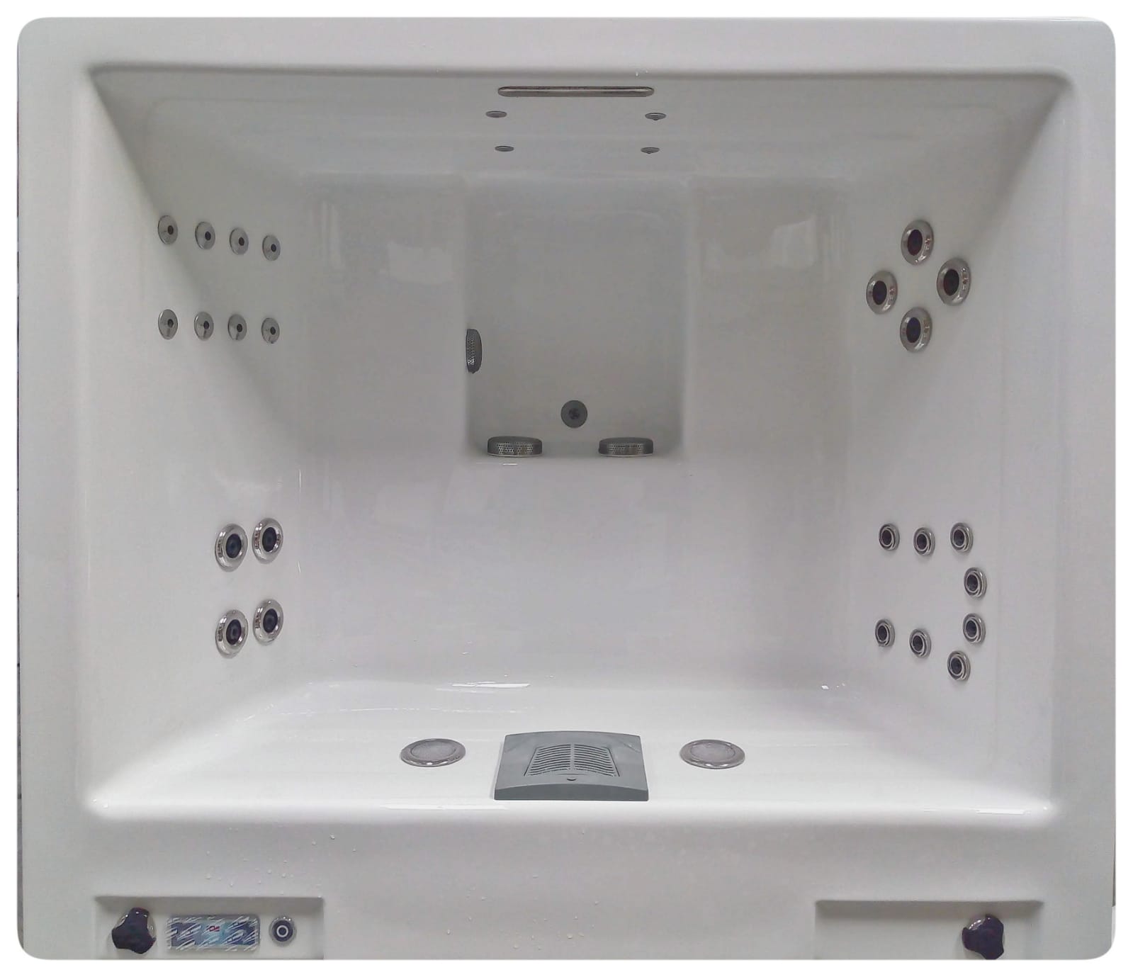 SPA Hidromasajes Caribe 1: Para 3 a 4 personas con 28 jets